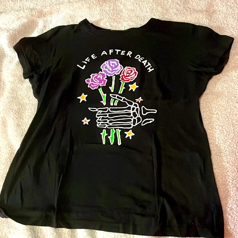 Large hot topic T-shirt!